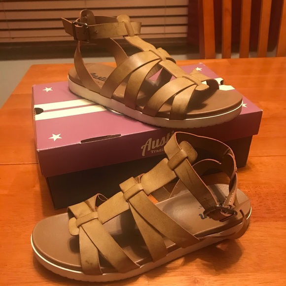 Austin Trading Co. Tan Sandals - Picture 2 of 6